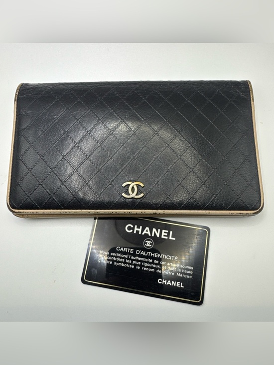 CHANEL Handbags - CHANEL Vintage Quilted Lambskin Wallet Black/Beige 12 Series w/card